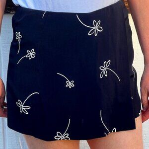 Catalyst New York Black Mini Skort w/White Accent Flowers  Size 4